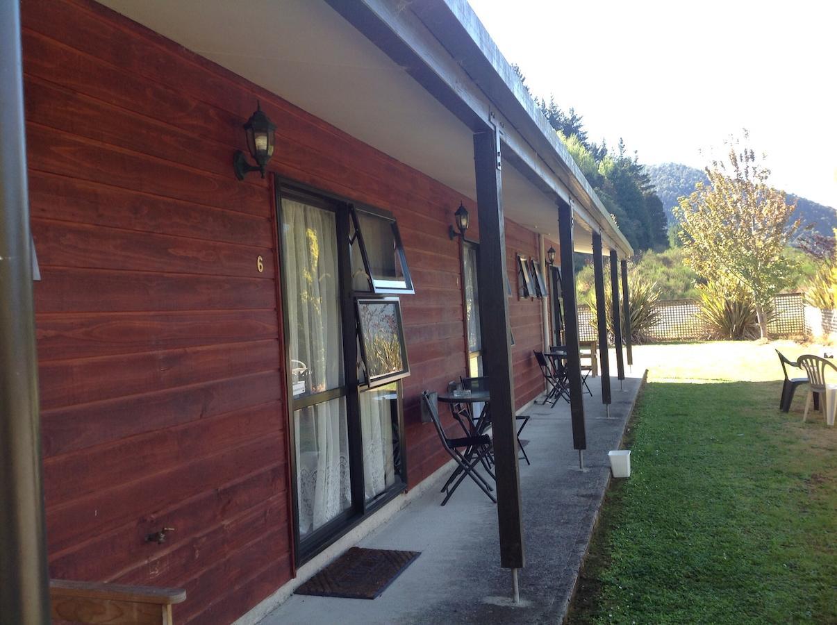 Owen River Tavern&Motels Exterior foto