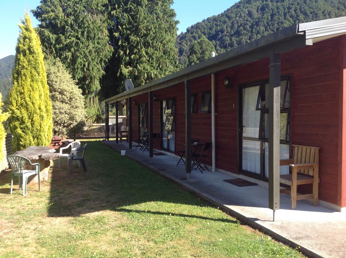 Owen River Tavern&Motels Exterior foto